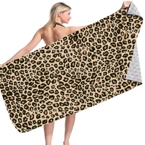 serviette de plage motif léopard