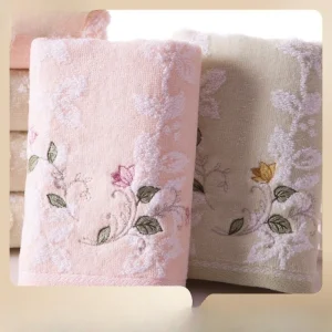 serviette de toilette brodée de luxe