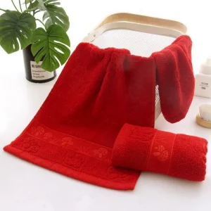 éclat rouge de serviettes