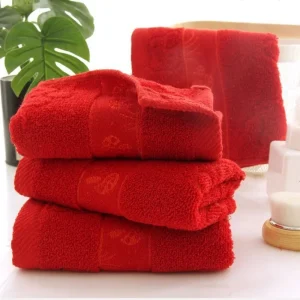 serviettes de toilette rouge