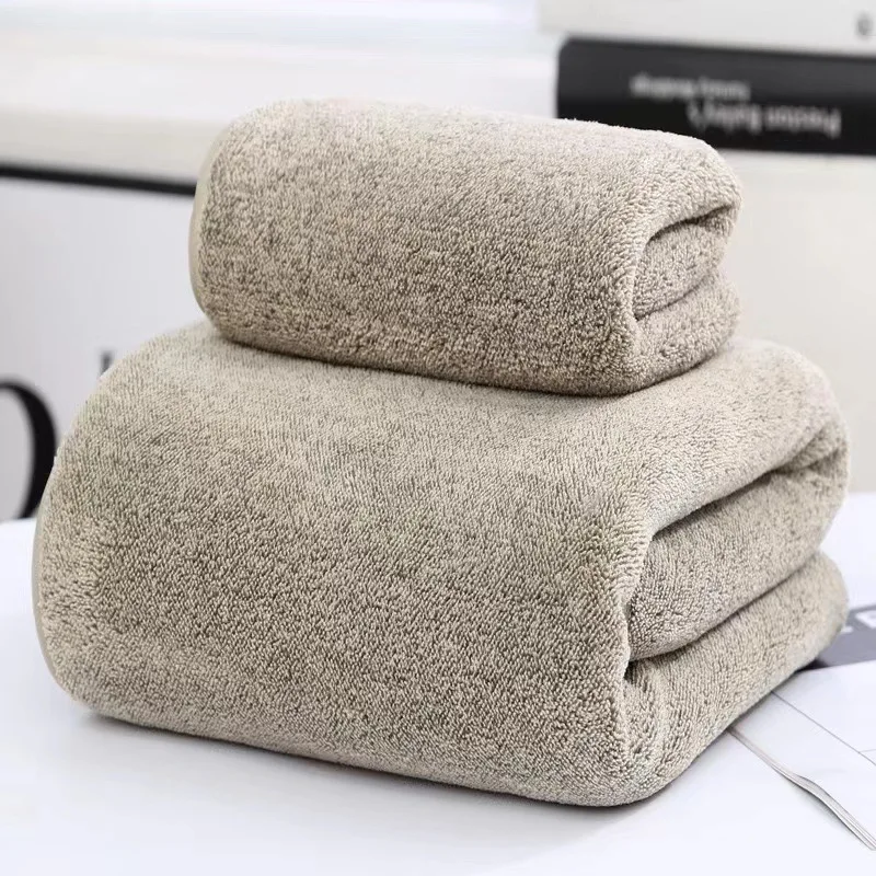 bain luxe avec serviette rayée