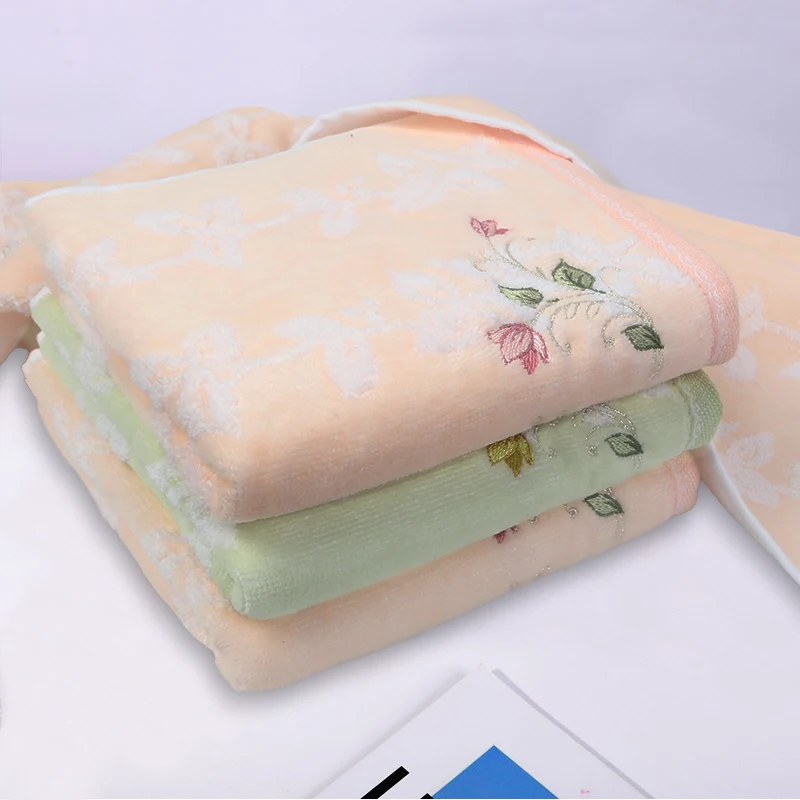 détail de broderie serviette