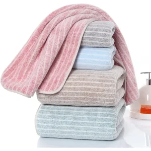 lot de serviettes de bain à rayures