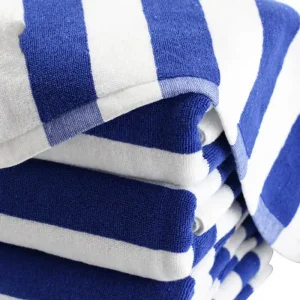 serviette de plage bleu et blanc